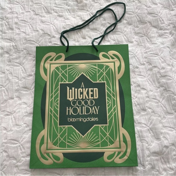 ❤️ 🆕 WICKED GOOD HOLIDAY Empty Paper Gift bag NEW Bloomingdale’s 2024 - Picture 3 of 12